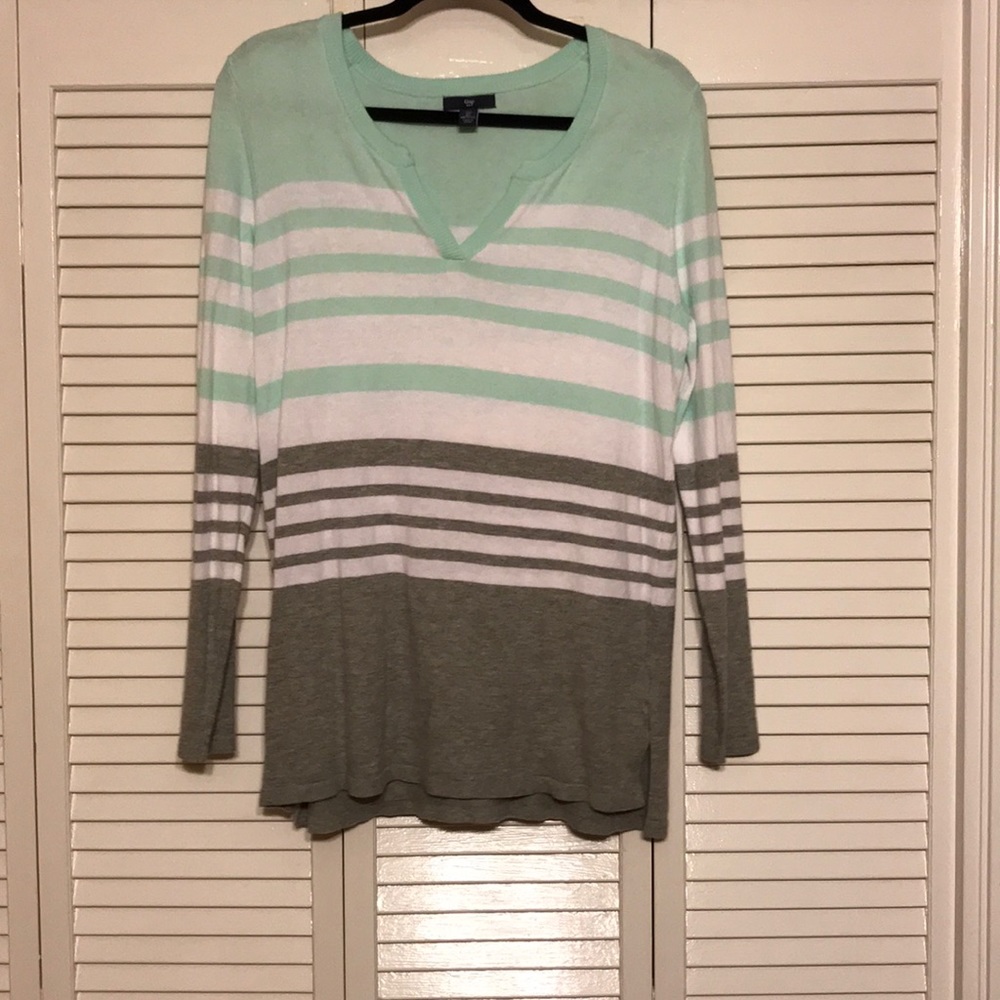 Light weight sweater